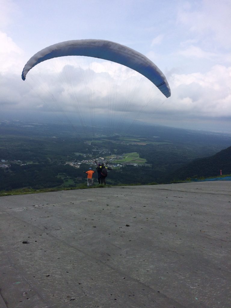 パラグライダー離陸直前