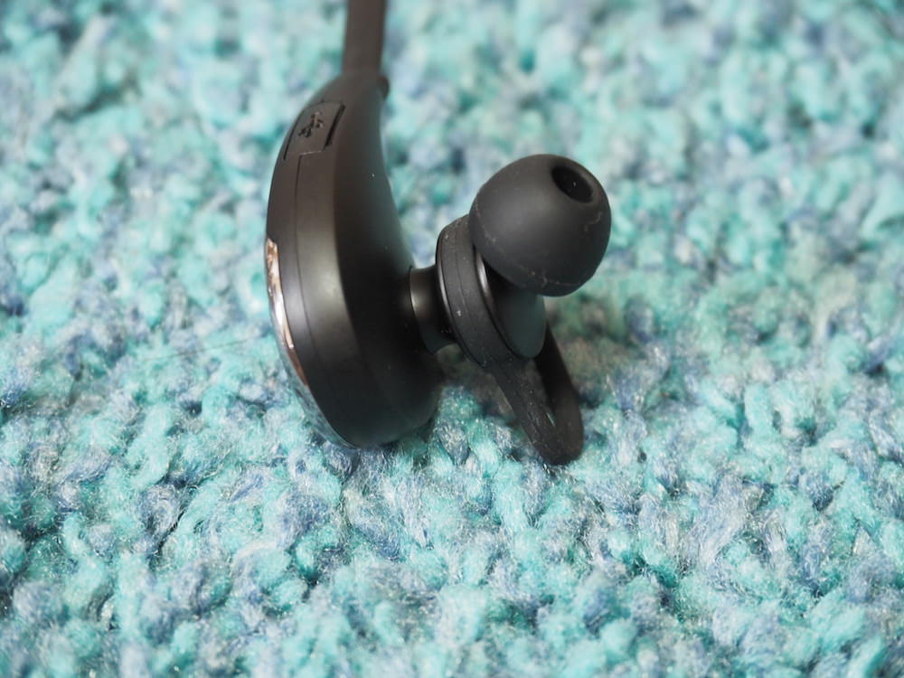 Bluetoothイヤホン「QCY QY8」の外観